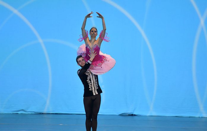 Dilek Bale Kursları mezun ve öğretmenleri Arda Lek ve Ece Çekiç 2015 Mart döneminde Sofya Ünv Bale Bölüm Başkanı Prof. Bogoeva tarafından hazırlanan Yıldız Dansçılar Level 6 programından  sınava girerek başarılı oldular.Bu tablo bir kez daha uluslarası gururumuz oldu.